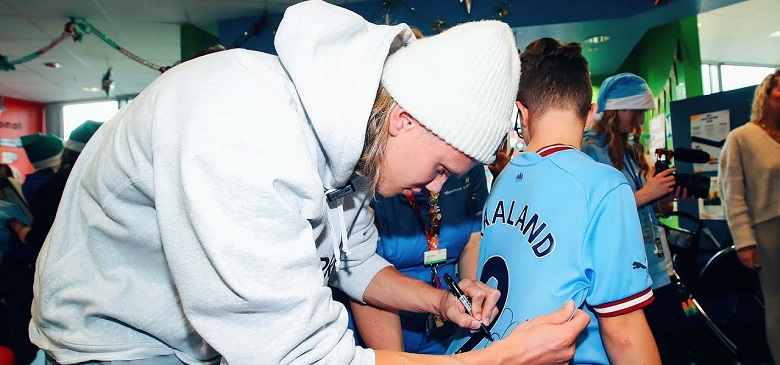 Haaland, Mahrez, Ortega and Lewis share festive spirit at the Royal Manchester Children's Hospital