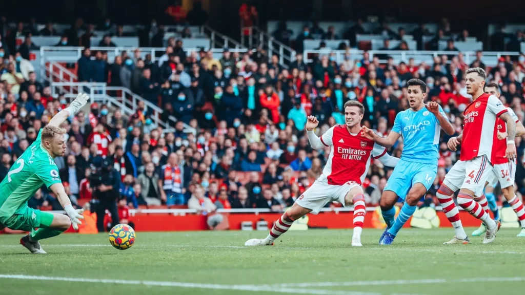 Rodri Scores to make it 2-1 and secure the win for City in stoppage time