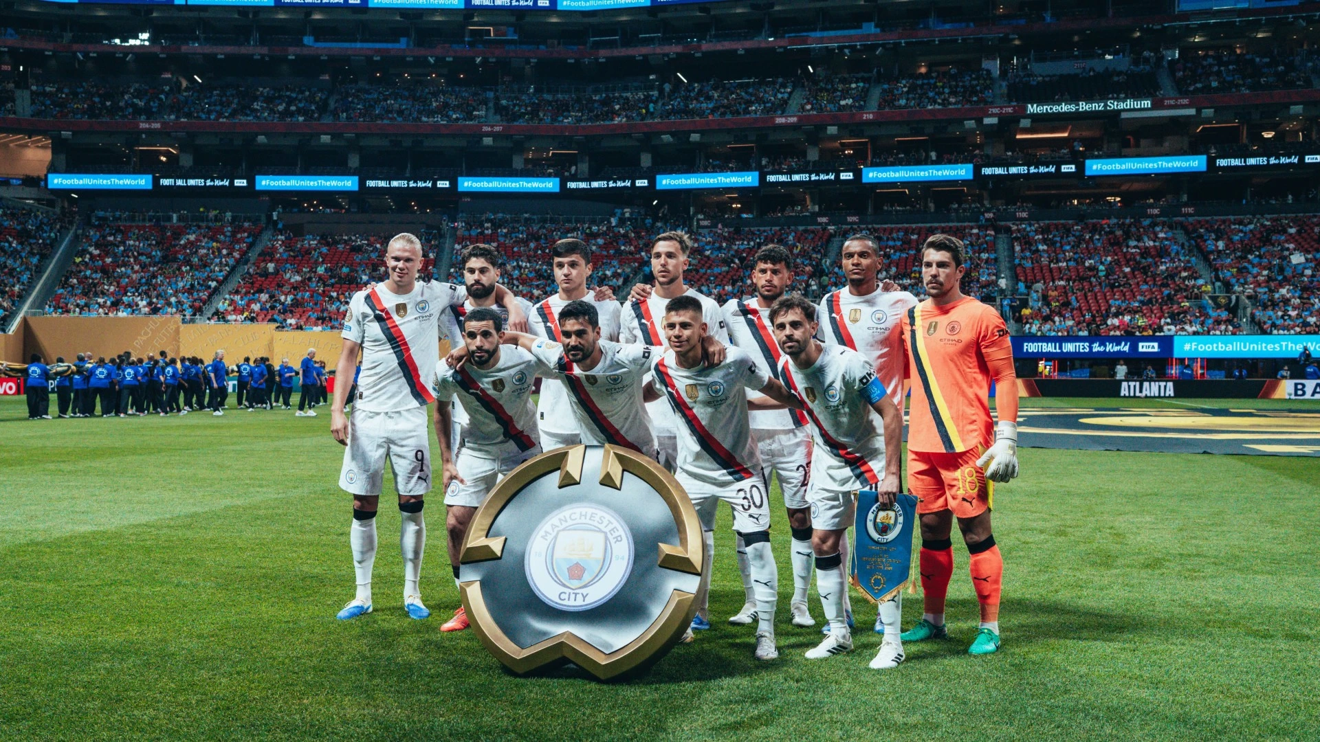 Man City Squad on the field 