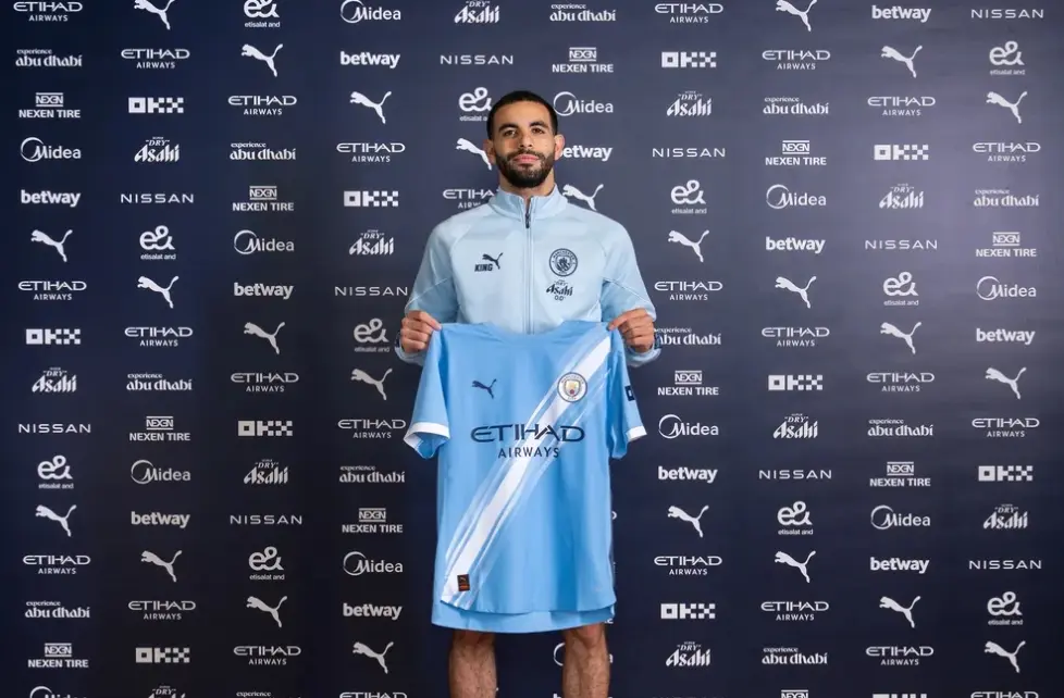 Aït-Nouri holding City Kits