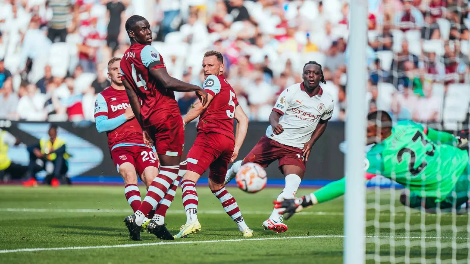 Manchester City's Thrilling Comeback Victory Over West Ham Secures Perfect Premier League Record