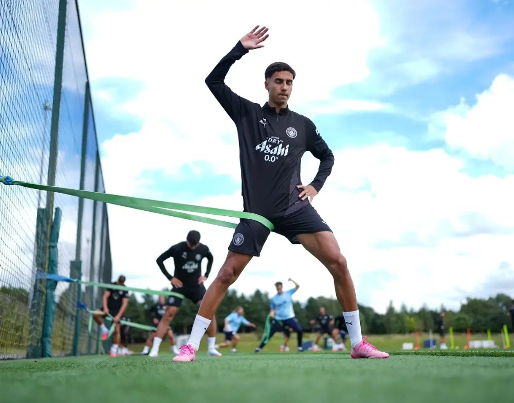 Five Manchester City Players Miss Open Training as Vitor Reis Nears Loan Switch to Girona