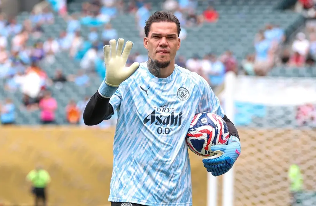 Galatasaray Renew Transfer Talks for Manchester City Goalkeeper Ederson