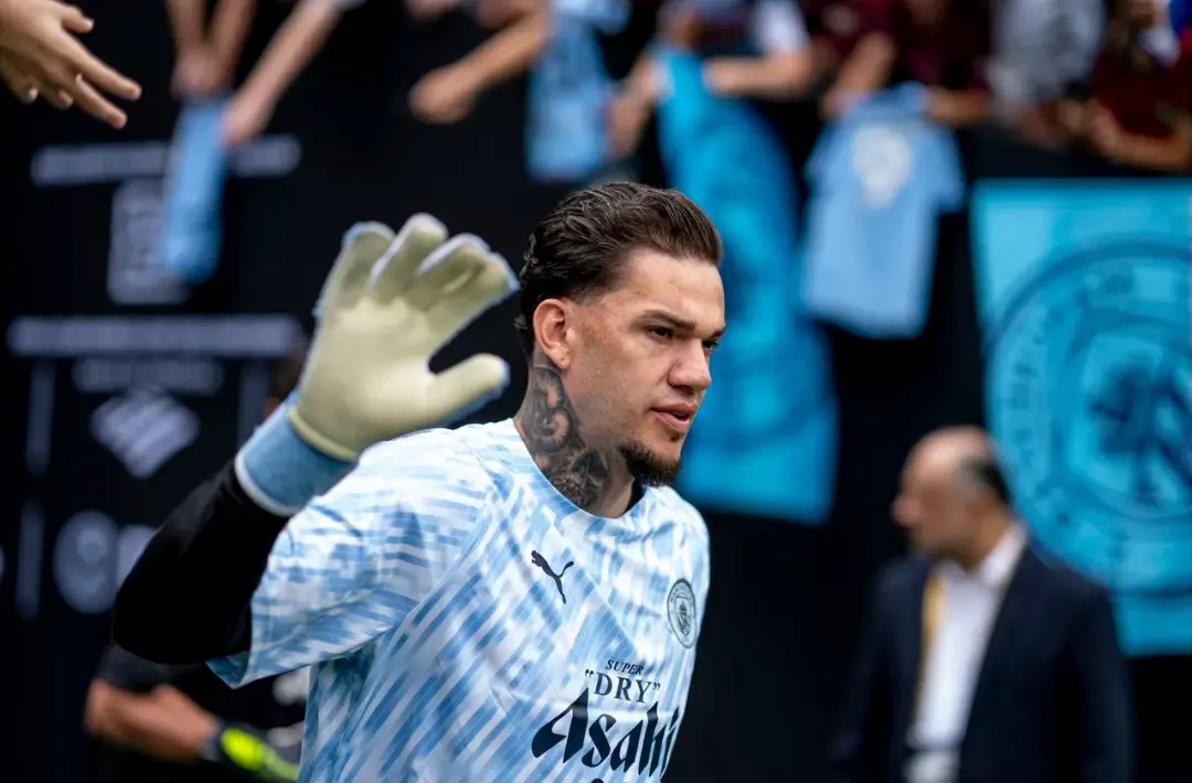 Pep Guardiola Provides Ederson Update as Manchester City Monitor Donnarumma