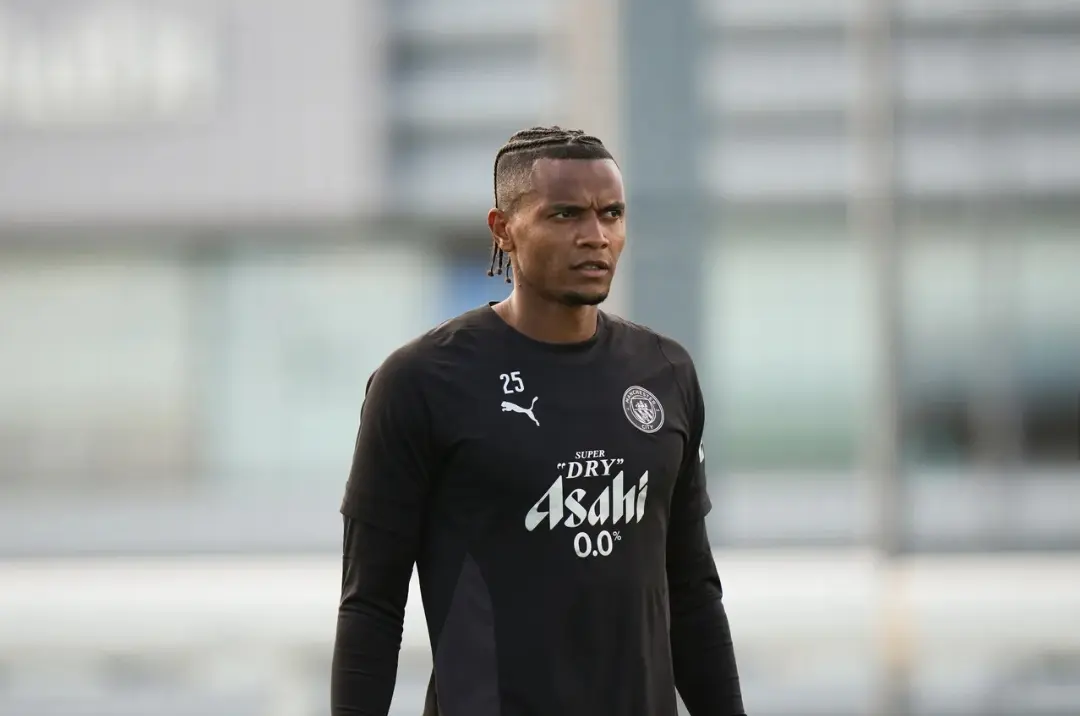 Tottenham Make Approach to Manchester City for Manuel Akanji Amid Late Transfer Window Drama